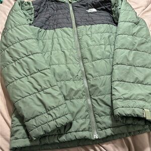 The north face youth/junior xl 18/20 coat, green and black.